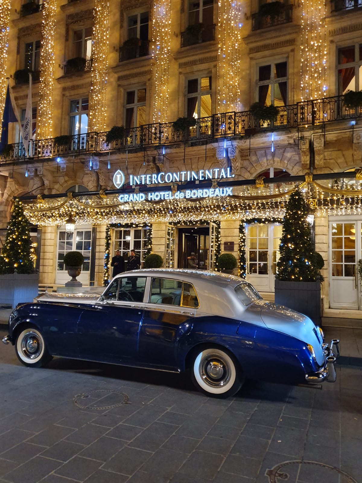 Rolls Royce photo devant le grand hotel de Bordeaux